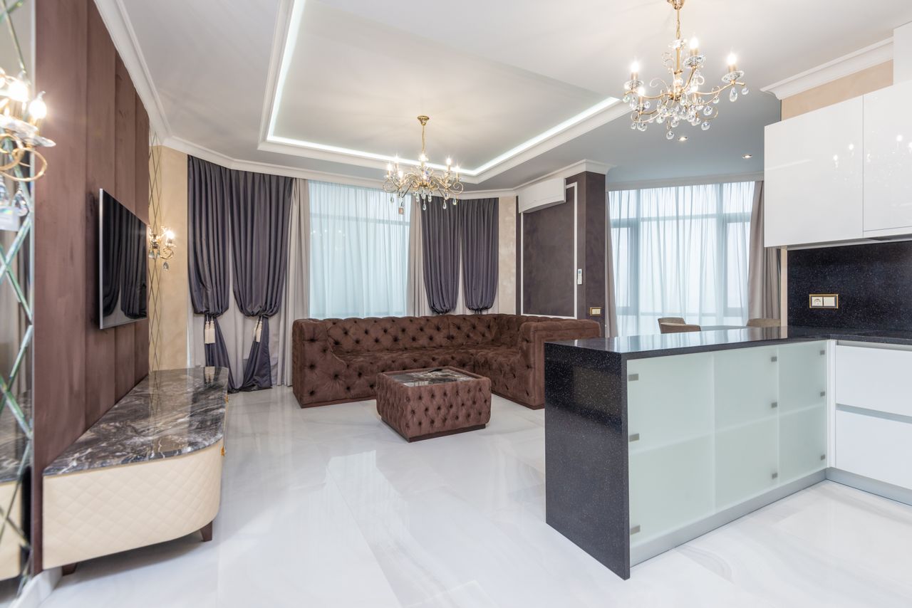 Sunlit 3 BHK with a balcony garden, Indiranagar